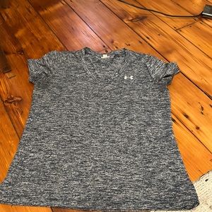 Under armor workout tee shirt. Size medium. Dry fit.